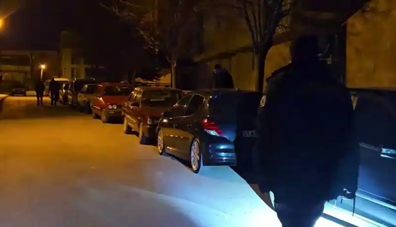 Park Halindeki Araçları Çizen Şanssız Sanatçılar Kaçtılar