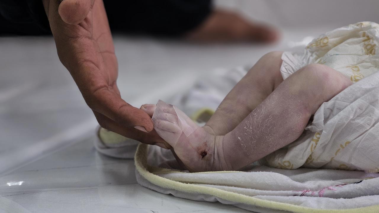 Filistin'de Geleneksel Nöbet: Gazze'deki Aileler Soğuktan Koruyor