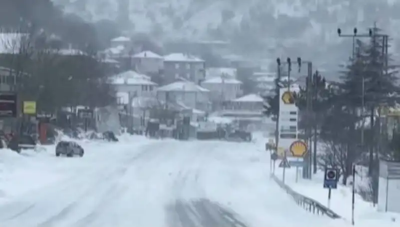 Sertavul Geçidi'nde Kar ve Sis: Ulaşım Tamamen Sağlanamadı!