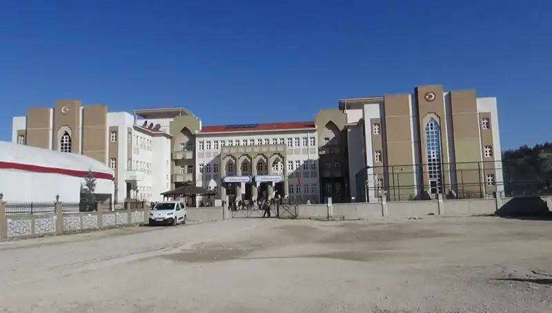 Ortaokulda Öğrenciye Şiddet İddiası: Eğitimde Güvenlik Krizi Mi?