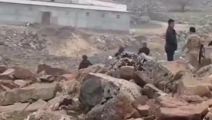 Diyarbakır'da Taşlı ve Silahlı Kavga: Üç Kişi Hayatını Kaybetti