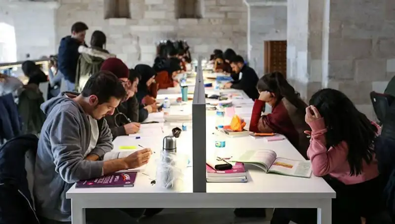 Türkiye'deki Üniversitelerin 2023-2024 Eğitim Öğretim Yılı Başlangıç Tarihleri Açıklandı