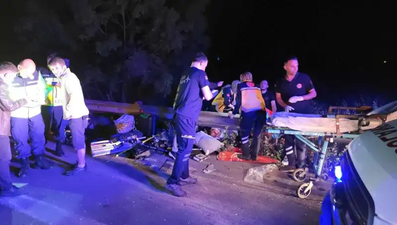 Minibüs Kazasında Savrulan Yolcuların Dramı Gözler Önüne Serildi