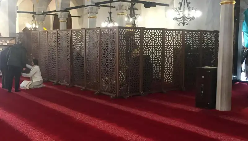 Kadın ve Erkeklerin Birlikte Teravih Namazı Kılmasına Yönelik Tartışmalar