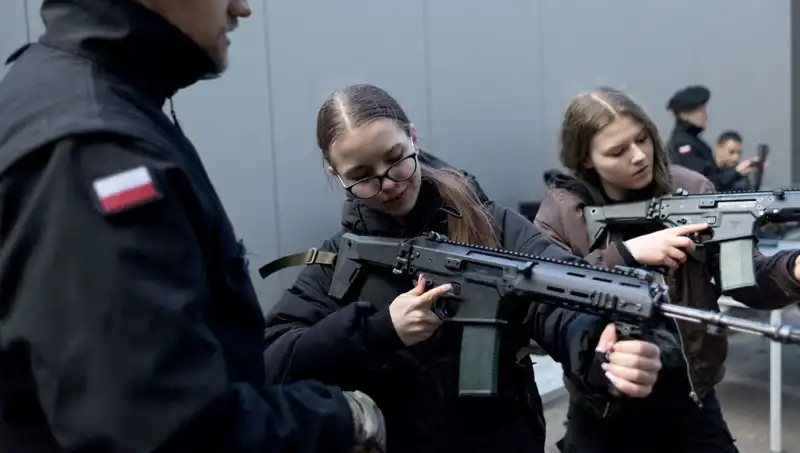Polonya, Savaş Durumuna Hazırlanıyor: Siviller Artık Askeri Eğitime Alınıyor