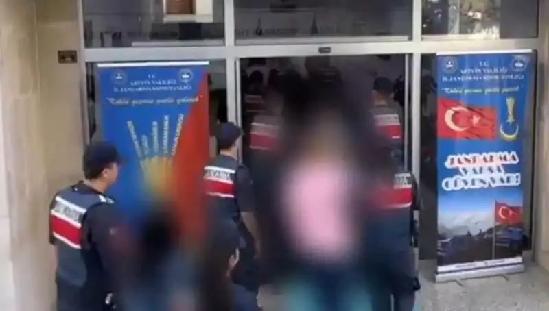 Türkiye Genelinde FETÖ Operasyonları: 30 İl, 65 Tutuklama