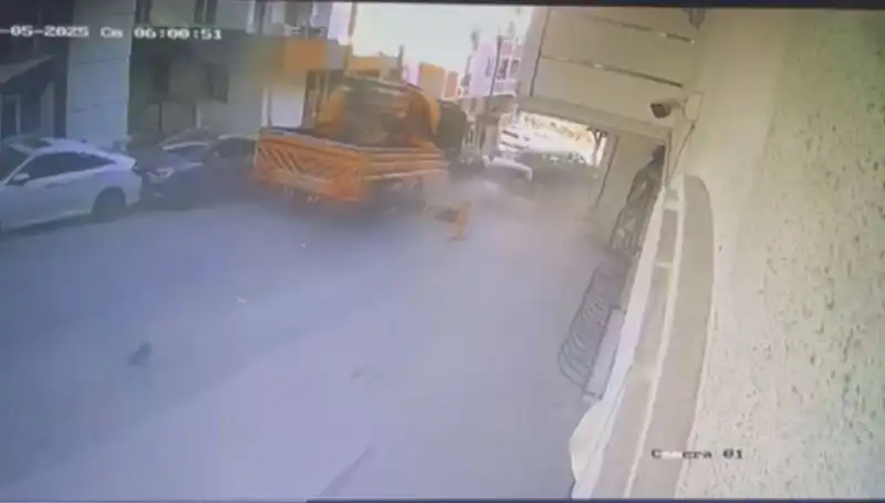 Kontrolden Çıkan Vinç, 23 Araca Çarparak Durdurdu: Olayın Ayrıntıları