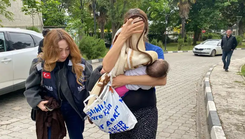 Evlerden Hırsızlık Yapan Kadın, Polisi Kandırdı Ama Yakalandı!