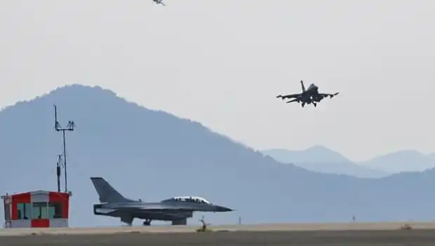 Güney Kore'de Askeri Tatbikatın Sonucu: Savaş Uçağı Köyü Bombaladı