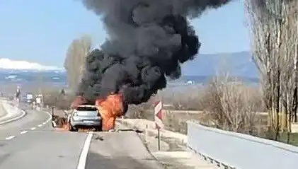 Kütahya'da Otomobil Yangını: Seyir Halindeyken Alev Alev Yandı