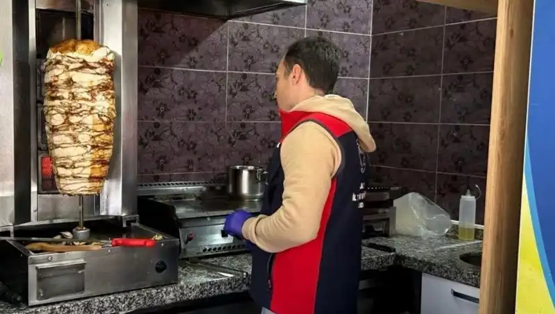 Tavuk Döner Alarmı: İhlal Yapan İşletmelere Sıkı Baskınlar