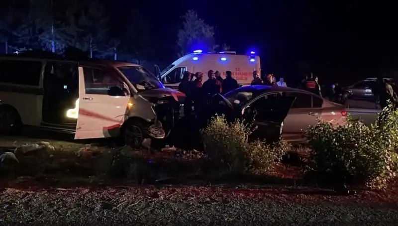 Büyük Ters Yön Faciası: Kafa Kafaya Çarpışmada Ölü ve Yaralılar