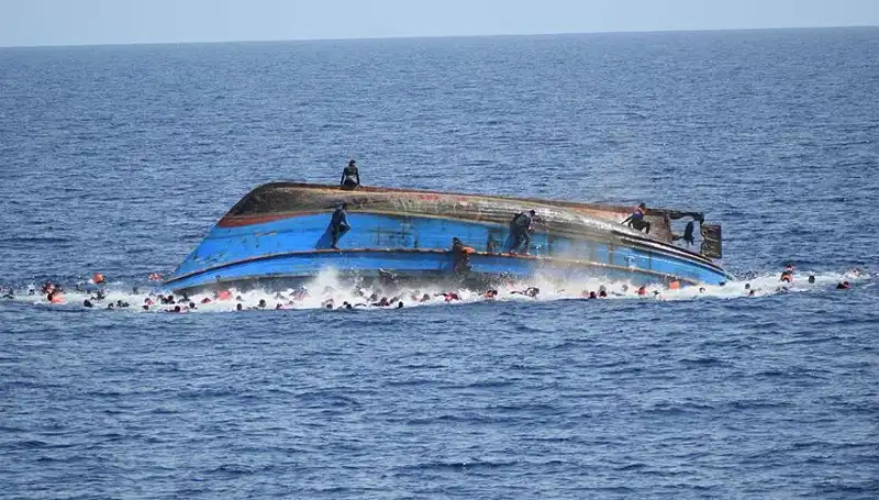 Filipinler'de Alabora Olan Gemi Faciası: 4 Kayıp Hayatını Kaybetti, 7 Kişi Aranıyor