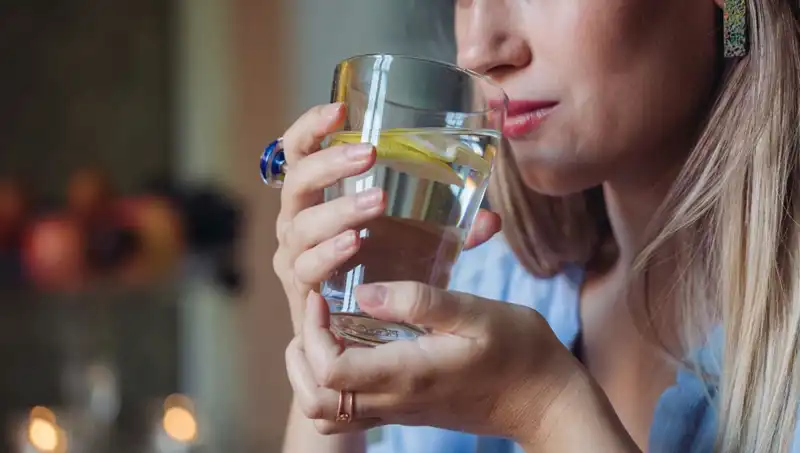 Aç Karnına 1 Litre Su İçmenin Sağlığa Mucizevi Faydaları