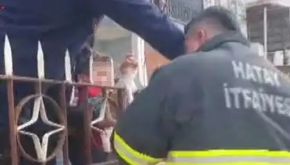 Hatay'da Şok Eden Kaza: Çocuk Demir Korkulukla Mücadele Etti!