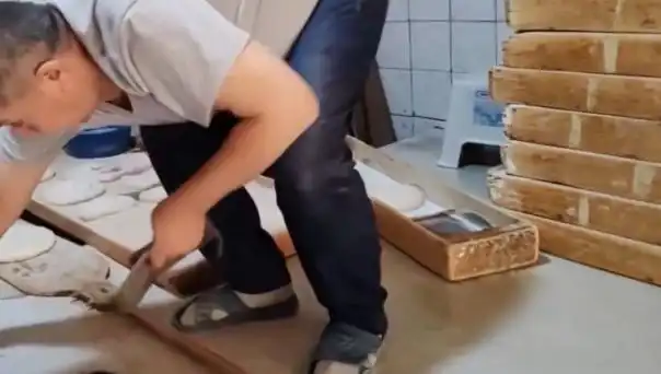 Pide Tezgahında Terlik Skandalı: Fırına 105 Bin TL Ceza!