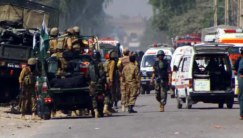 Pakistan'da Camiye Yapılan Bombalı Saldırı: Yaralılar ve Olayın Ayrıntıları