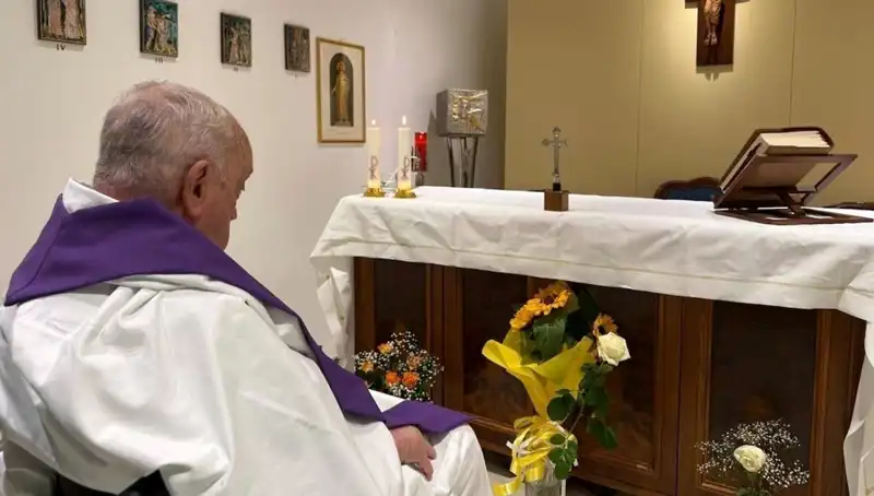 Vatikan'dan Duyuruldu: Papa Artık Kendi Başına Nefes Alabiliyor!