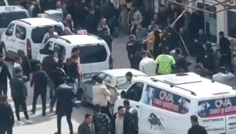Erciş'te Taşlı Sopalı Kavga: Eşit Kavganın Ardında Gizli Gerçekler
