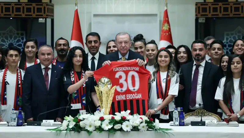 Cumhurbaşkanı Erdoğan, Yüksekovaspor Kadın Futbol Takımı'nı Özel Olarak Ağırladı