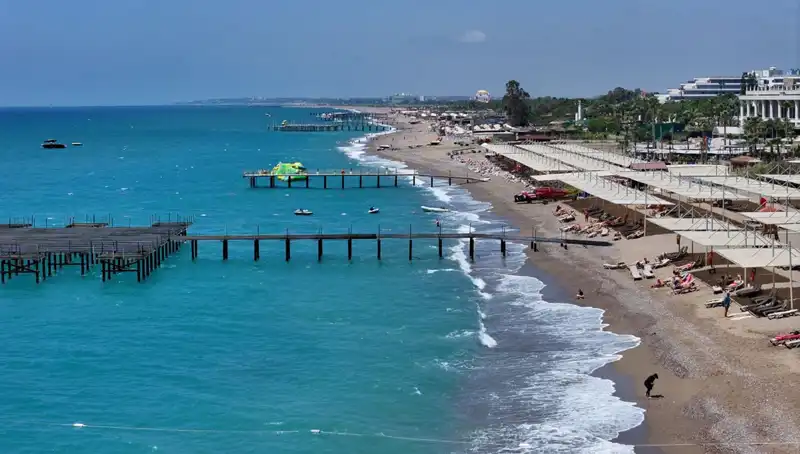 Antalya'da Güneşli Hava: Tatilcilerin Sıcak Eylül Keyfi