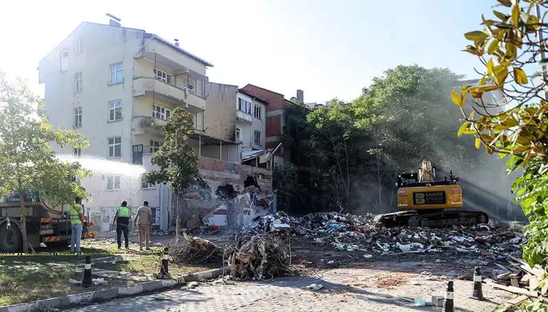 Sındırgı'da Sarsıntılar Devam Ediyor: 4.0, 3.6 ve 3.9 Büyüklüğünde Depremler