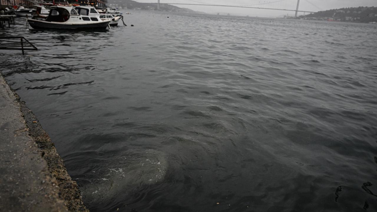 Üsküdar'da Kanalizasyon Suyu Denize Taştı