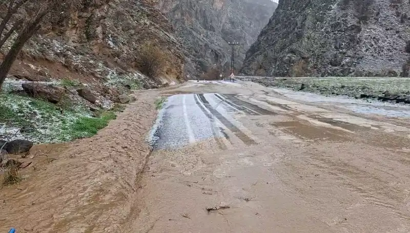 Tunceli’yi Vuran Dolu ve Sağanak, Hayatı Olumsuz Etkiledi!