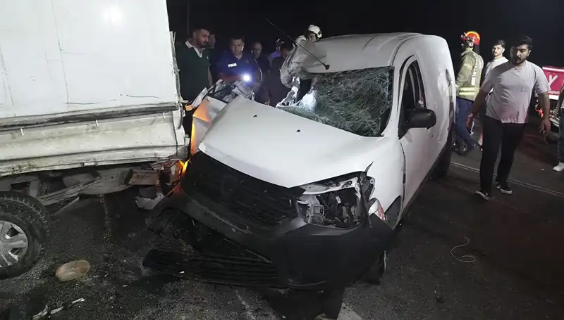 İstanbul'da Korkunç Kaza: Üç Kişi Yaralandı, Olay Yerinde Panik