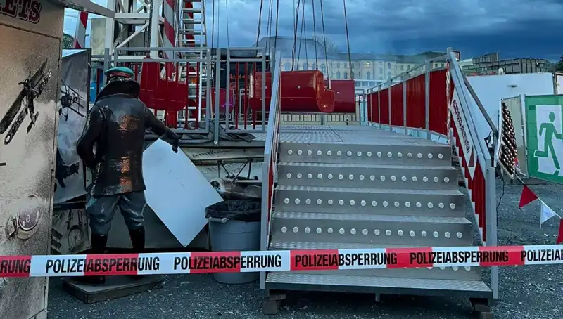 Salıncak Kazasında Korku Dolu Anlar: Reklam Direkleri Facianın Eşiğinde