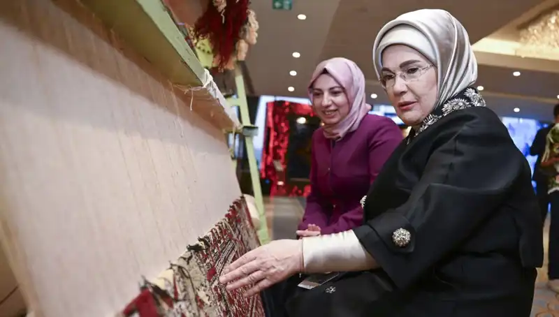 Emine Erdoğan'ın El Yapımı Halısı Açık Artırmada Satıldı: Geliri Depremzedelere Bağışlandı