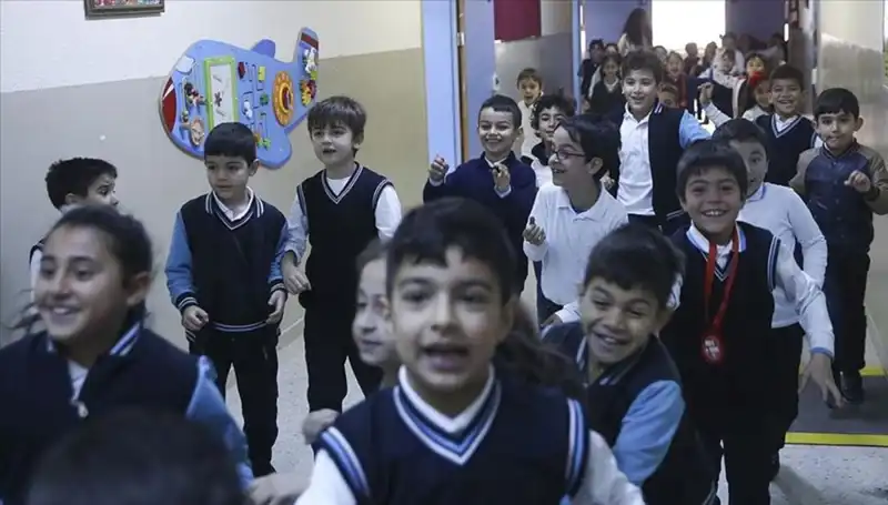 2025'te Okul Zamanı: Okullar Ne Zaman Açılıyor ve Tatil Takvimi Neler?