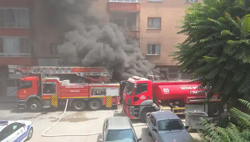 Niğde'de Beyaz Eşya Deposunda Korkutan Yangın: Bölge Halkı Tedbirli Olmalı