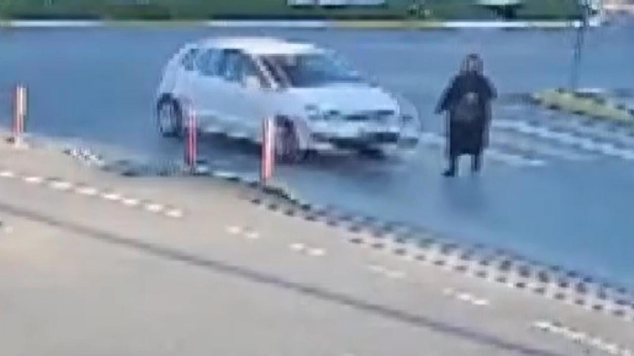 Araba Çarptı, Yardım Beklerken İkinci Kaza İle Karşılaştı