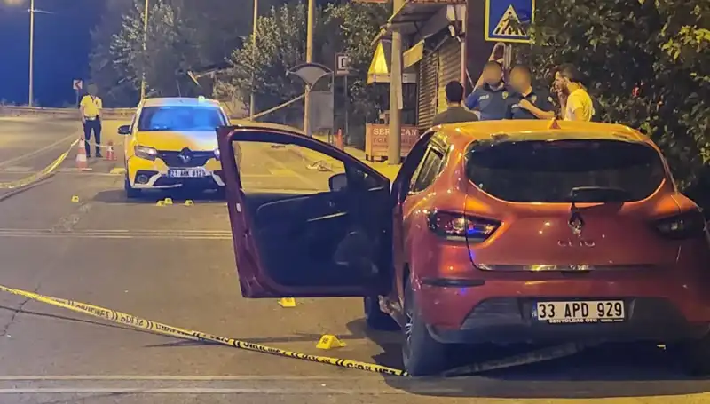 ** Korkunç Olay: Otomobillerden İnenler Arasında Silahlı Çatışma!**