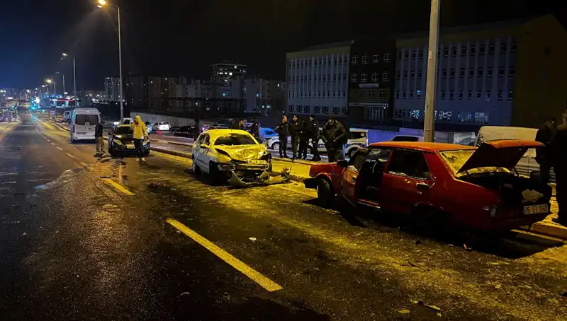 Kayseri'de Feci Kaza: 11 Araç Birbirine Girdi, Yaralılar Hastaneye Kaldırıldı!