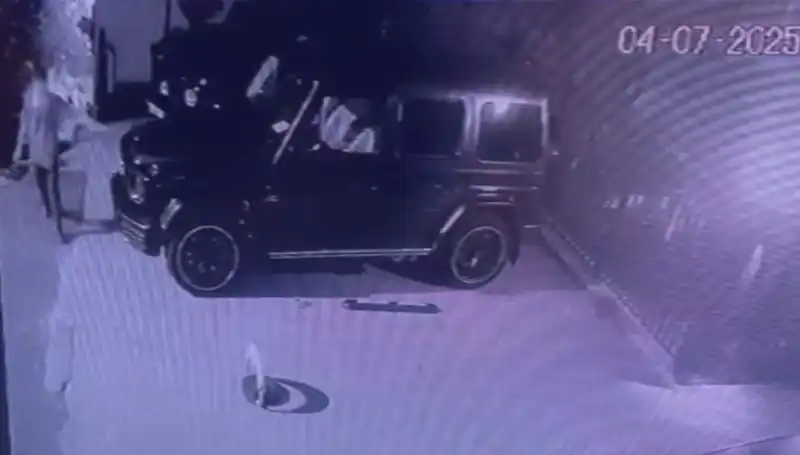 Sarıyer'de Şok Olay: Lüks Cipler Alev Alev Yandı!