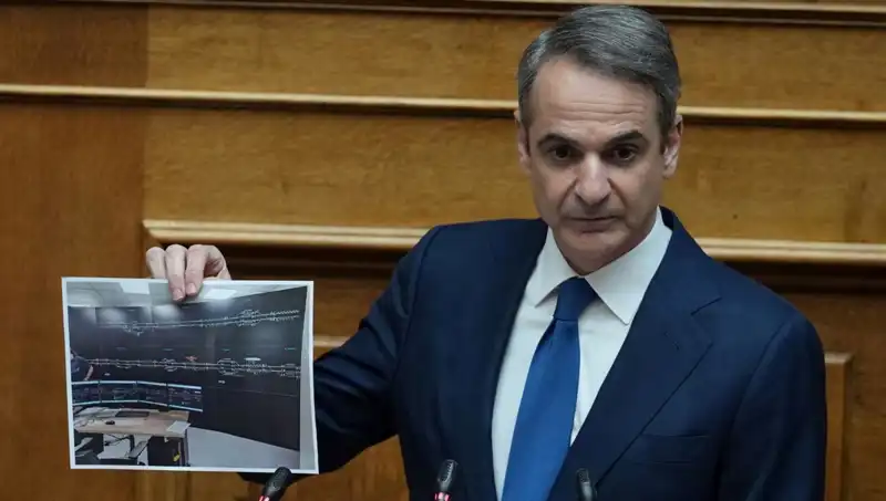 Yunanistan’da Yeni Dönem: Miçotakis Protestoları Karşısında Geri Adım Attı