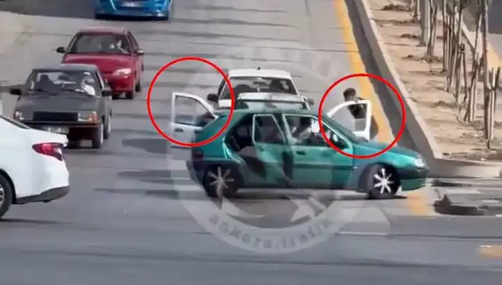 Trafikte Bıçak ve Kılıçla Saldırı: Gözaltılar Gerçekleşti!