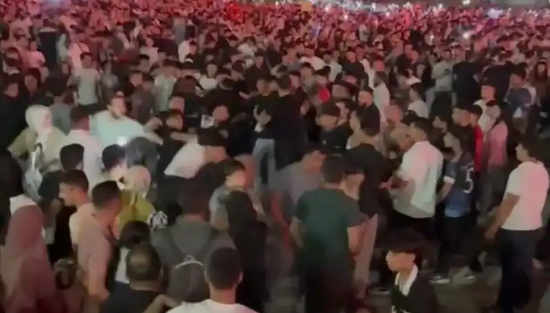 Günlerdir Beklenen Konserde Korkunç Olay: Bıçaklı Kavga ve Üç Yaralı!