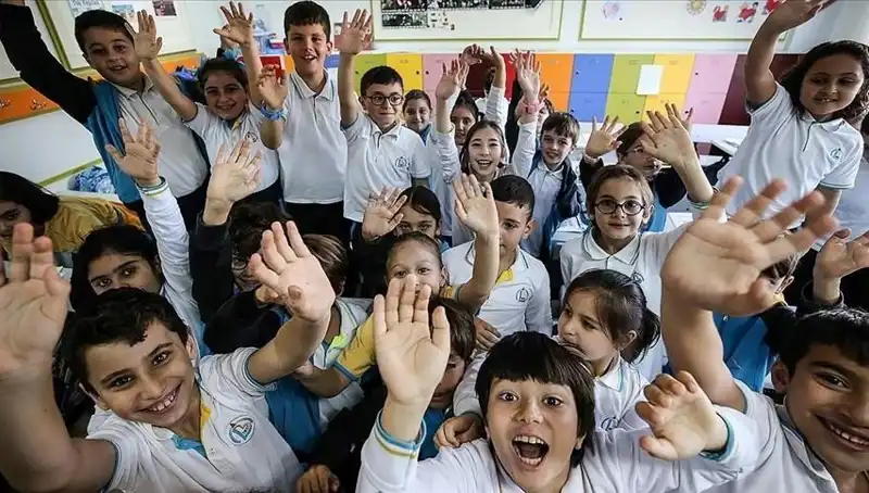 9 Günlük Tatil Sonrası Okullar Yeniden Açılıyor: Öğrencilerin Coşkusu Artıyor!