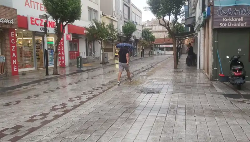 Kırklareli’de Aniden Bastıran Sağanak Yağış Hayatı Olumsuz Etkiledi