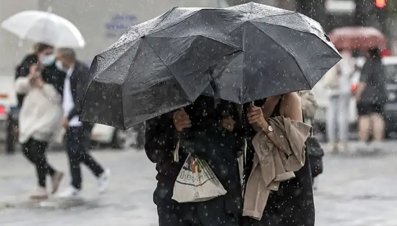 İstanbullular için Kış İklimi Dönüşü: Soğuk ve Sağanak Yağışlar Geliyor!