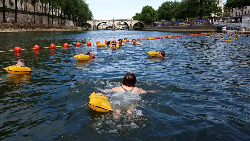 ** Paris’te Tarihi Bir Değişim: Seine Nehri Artık Halka Açıldı!**