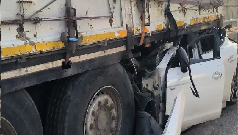 TIR'a Arkadan Saplanan Ok, Şoförü Korkutacak Kaza Anlarını Görüntüledi