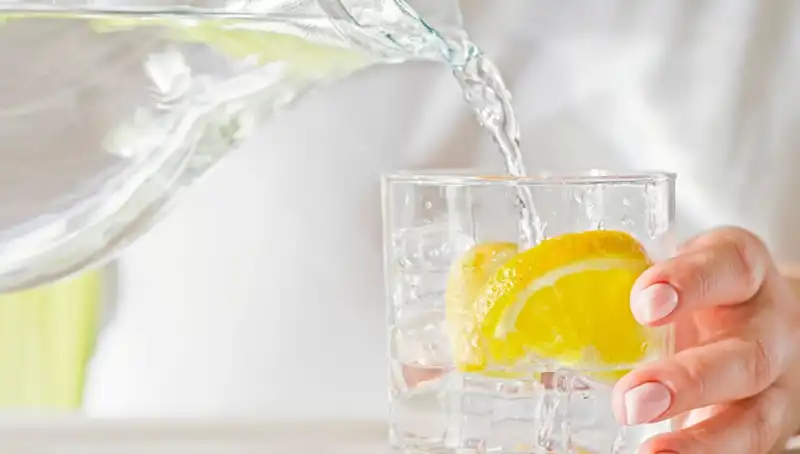 Limonlu Su Tüketiminin Bilinmeyen Faydaları: Doktor Açıklıyor!