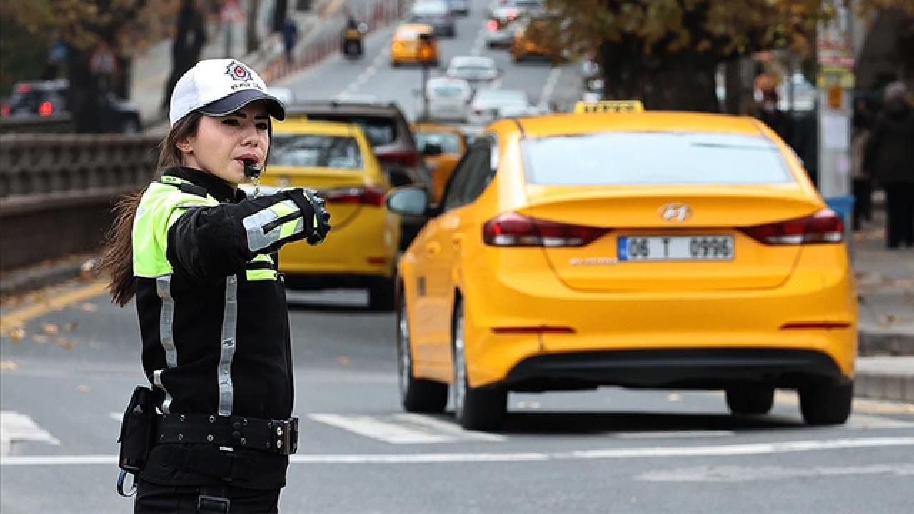Ankara'da Yollar Trafiğe Kapatılıyor