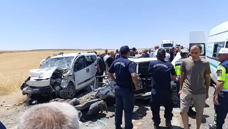 Otomobil ile Hafif Ticari Araç Çarpıştı: Korkunç Kaza Sonucu 4 Hayat Kaybı