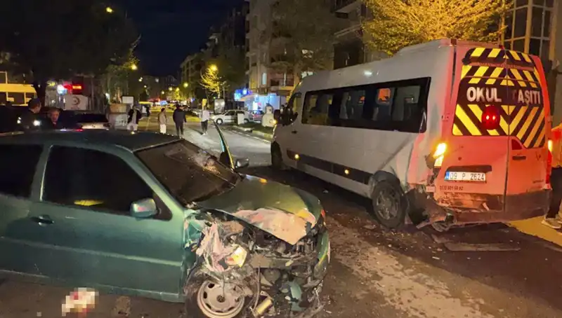 Minibüs Kazası: Otomobil Çarpması Sonucu 6 Kişi Yaralandı