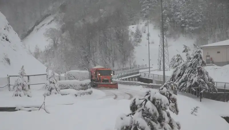 Bolu Dağı'nda Kar Yağışı: Kışın Keyfini Çıkarın!